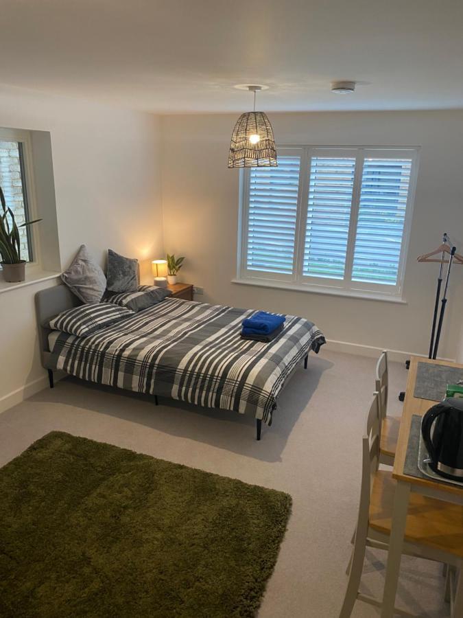 Very Large Double Room With Corner Sofa, Sky Tv, Netflix Etc, Fridge And Microwave Newhaven Εξωτερικό φωτογραφία