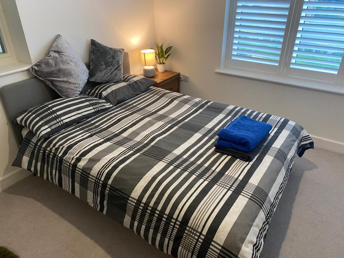 Very Large Double Room With Corner Sofa, Sky Tv, Netflix Etc, Fridge And Microwave Newhaven Εξωτερικό φωτογραφία