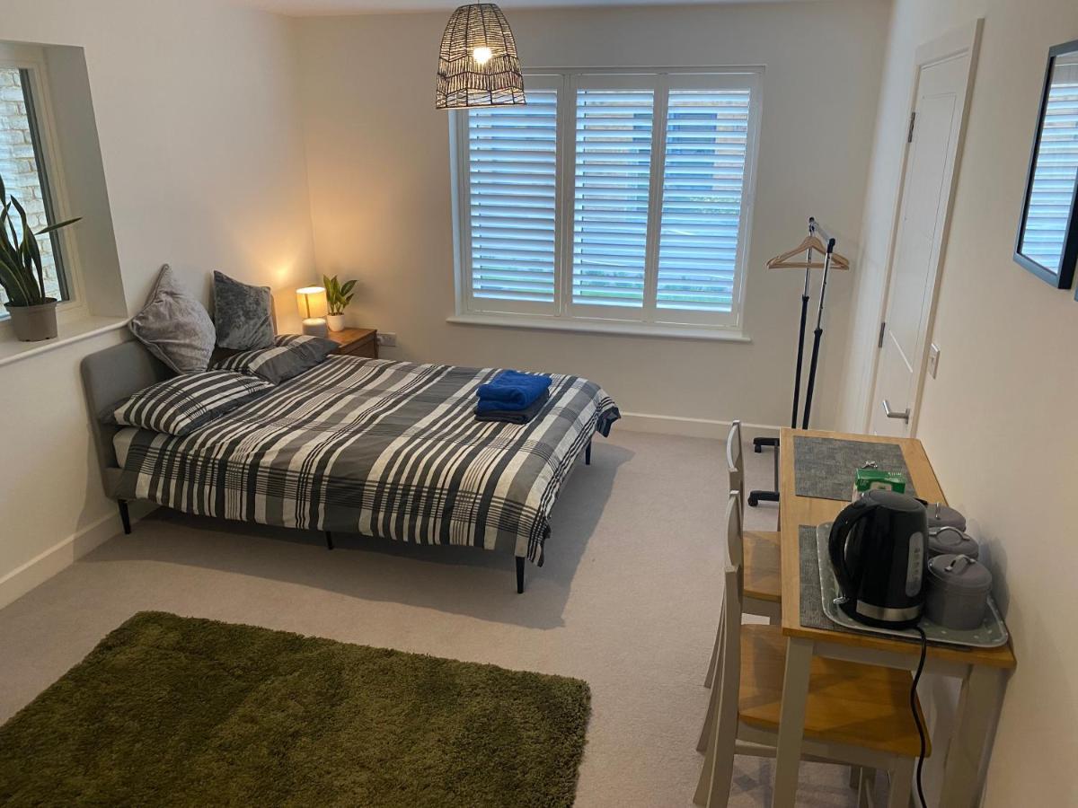 Very Large Double Room With Corner Sofa, Sky Tv, Netflix Etc, Fridge And Microwave Newhaven Εξωτερικό φωτογραφία