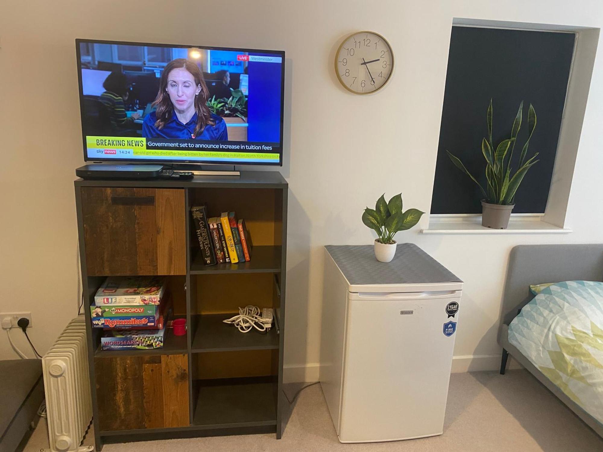Very Large Double Room With Corner Sofa, Sky Tv, Netflix Etc, Fridge And Microwave Newhaven Εξωτερικό φωτογραφία